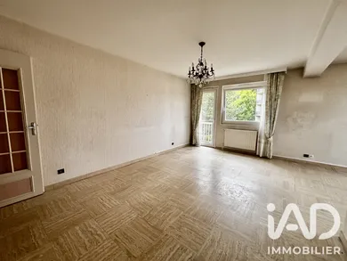 Apartment in Saint-Étienne (42100)
