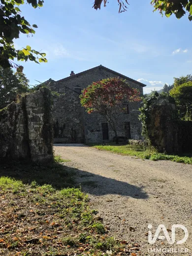 Maison de campagne à Bourg-Argental (42220)