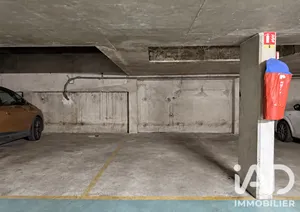 Parking à Paris (75020)
