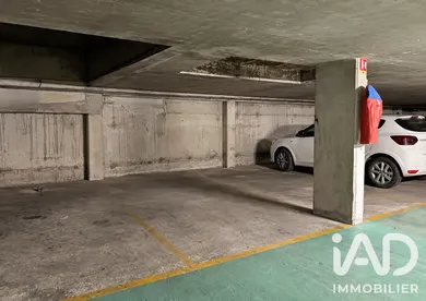 Parking à Paris (75020)