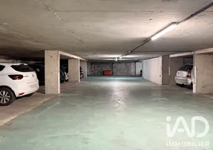 Parking in Paris (75020)