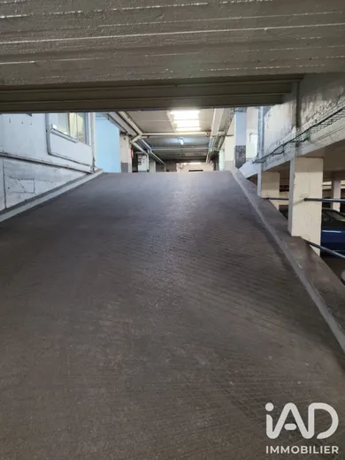 Parking à Paris (75010)