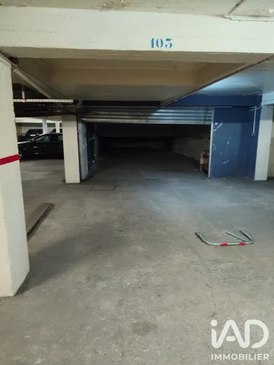 Parking à Paris (75010)