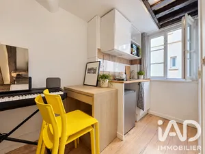Apartment in Paris (75011)