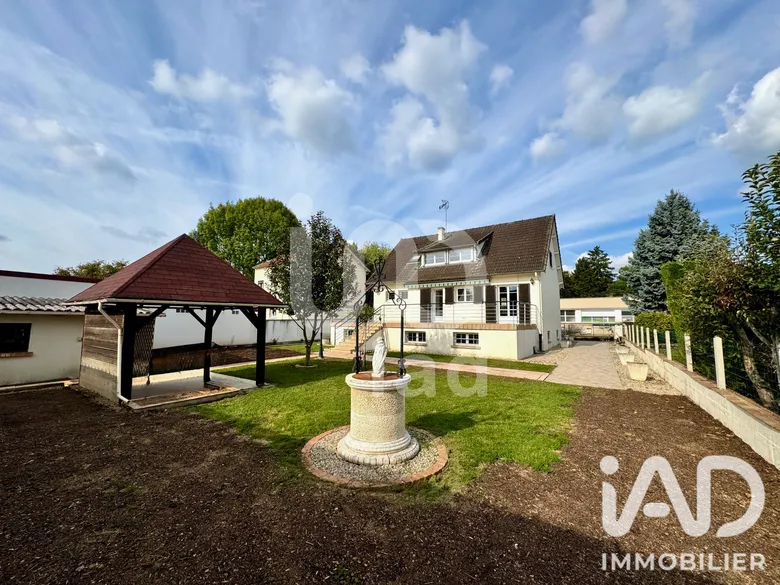 Maison 7 pièces 145 m² · à Verneuil-l'Étang · 145 m² · 310 000 €