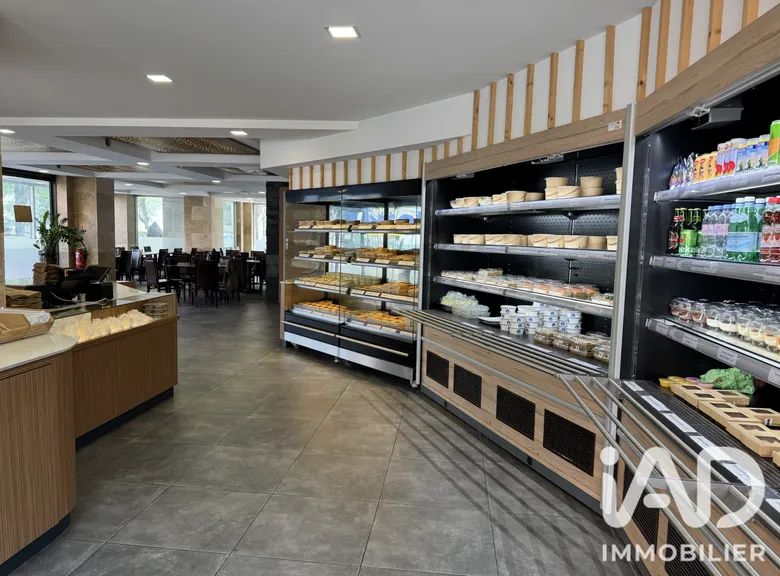 Local commercial 220 m² · à Évry-Courcouronnes · 220 m² · 228 000 €
