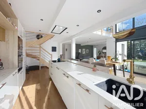 Architectural house in Rauville-la-Bigot (50260)