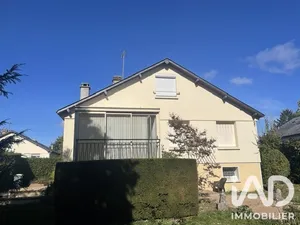 Townhouse in Saint-Sébastien-de-Morsent (27180)