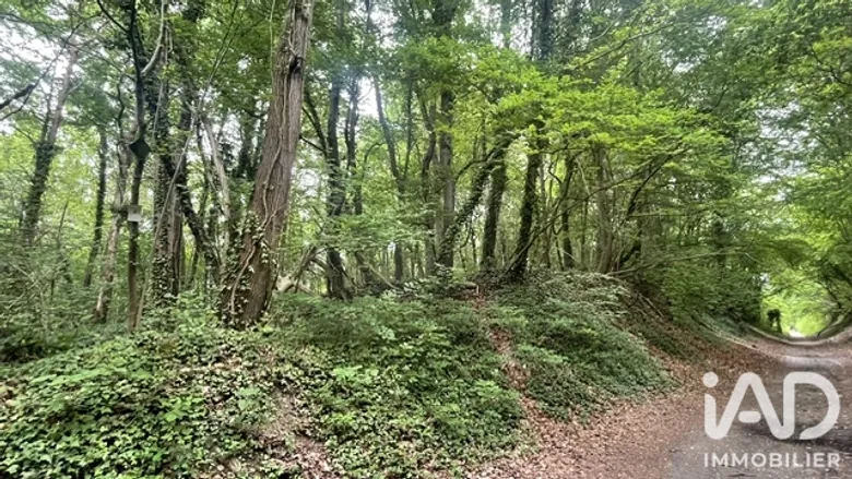 Terrain 1900 m² · à Ully-Saint-Georges · 10 000 €