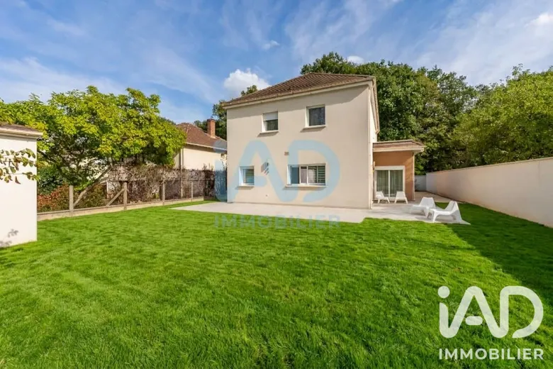 Maison 5 pièces 159 m² · à Dammarie-les-Lys · 159 m² · 429 900 €