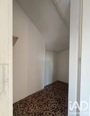 Building in Vaux-sur-Seine (78740)