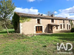 Longere in Vouneuil-sous-Biard (86580)