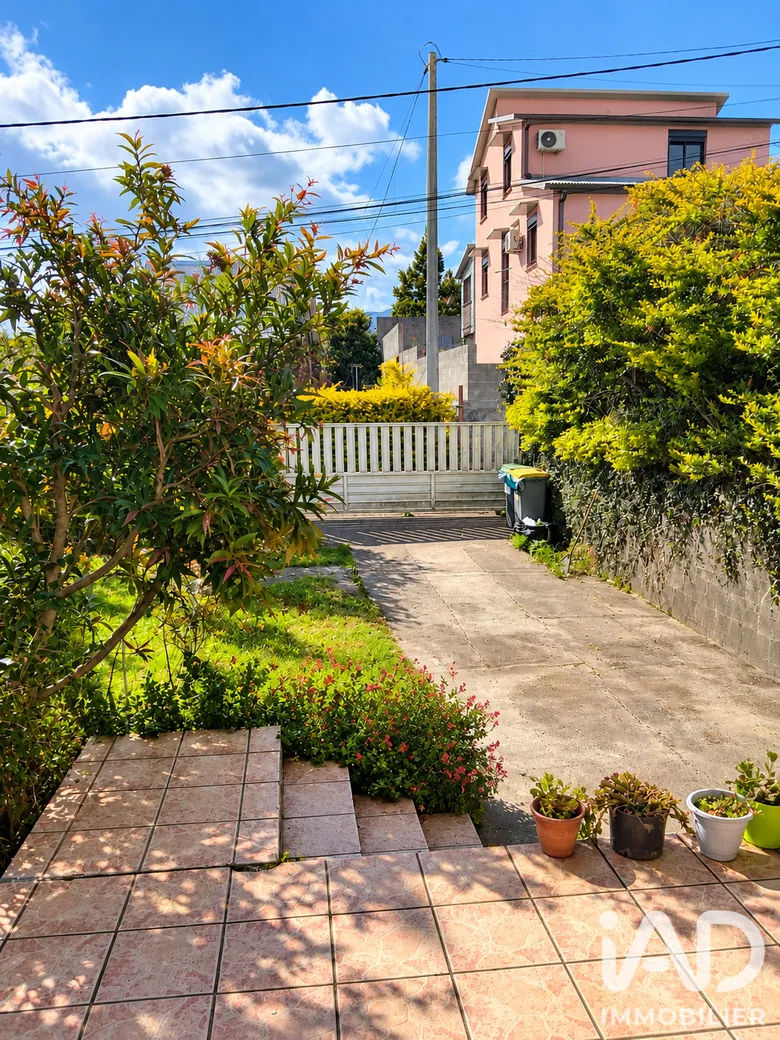 Maison 8 pièces 110 m² · au Tampon · 110 m² · 182 000 €