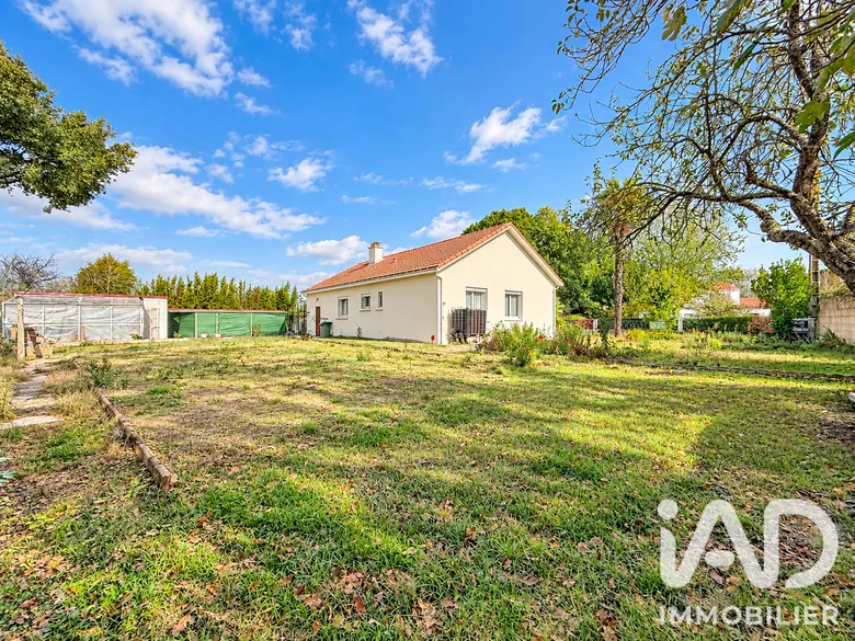 Terrain 326 m² · à Sainte-Pazanne · 76 000 €