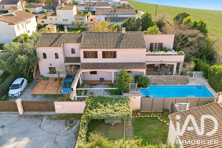 Immeuble 1 pièce 300 m² à Rodilhan