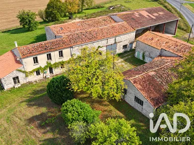 Maison à Magnac-Lavalette-Villars (16320)
