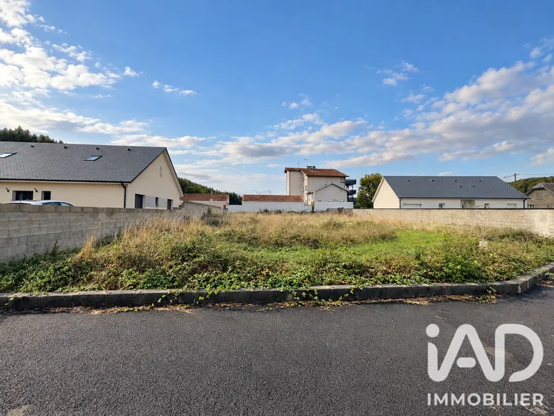 Terrain 919 m² · à Adé · 82 000 €