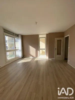 Apartment in Avon (77210)