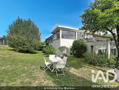 Maison traditionnelle à Sathonay-Village (69580)