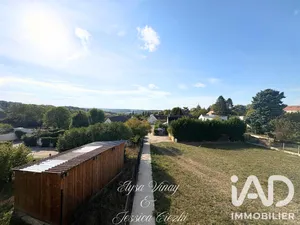 Apartment in Breuil-Bois-Robert (78930)