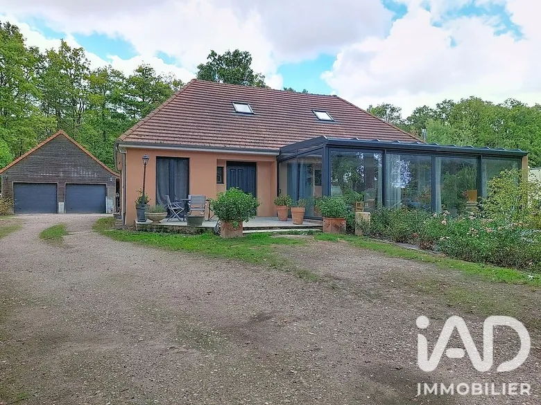Maison 9 pièces 170 m² · à Bazoches-sur-le-Betz · 170 m² · 349 000 €
