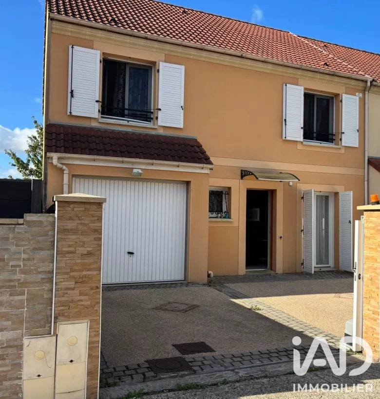 Maison 5 pièces 109 m² · à Égly · 109 m² · 329 900 €