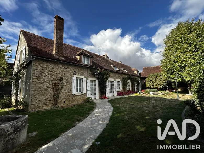 Maison 10 pièces 400 m² · à Carisey · 400 m² · 350 000 €