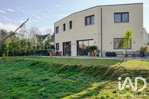 Architectural house in Orgeval (78630)