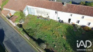 Village house in Val en Vignes (79290)