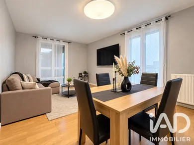 Apartment in Les Mureaux (78130)