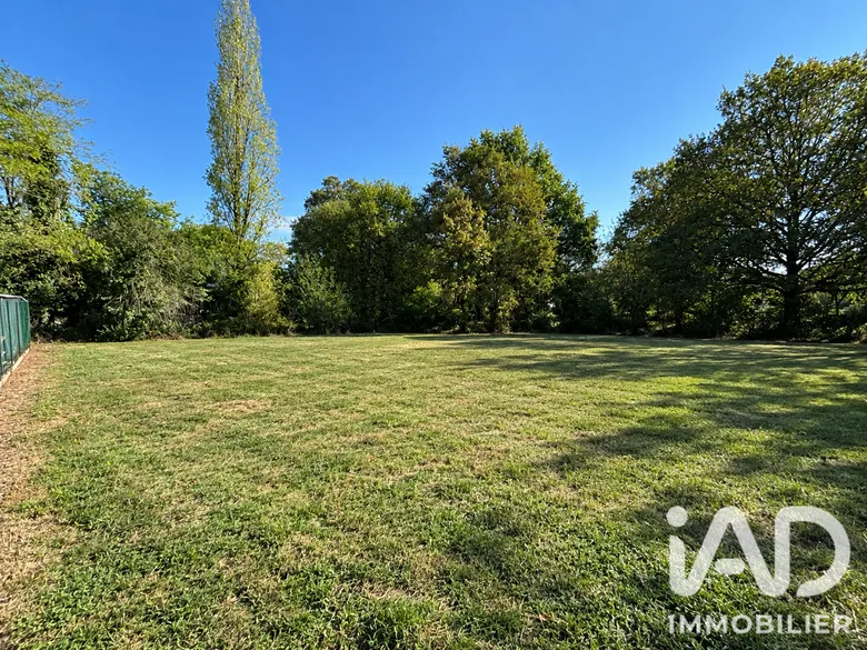Terrain 2491 m² · à Montpon-Ménestérol · 40 000 €