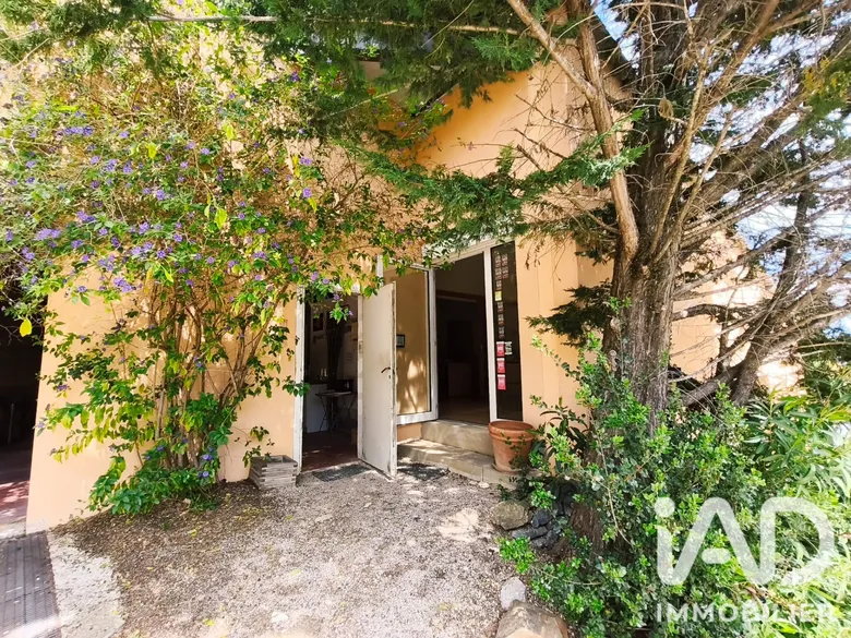 Parking 696 m² · à Roquessels · 696 m² · 213 000 €
