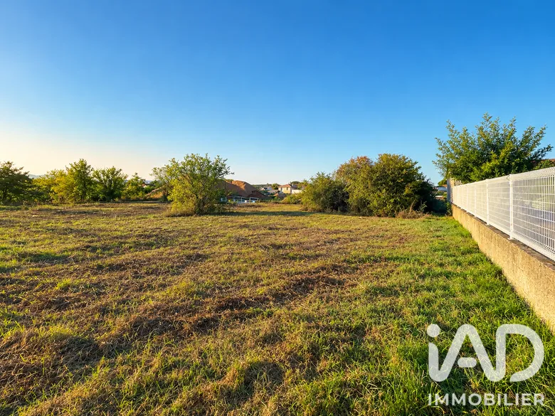 Terrain 400 m² · à Roussillon · 94 000 €