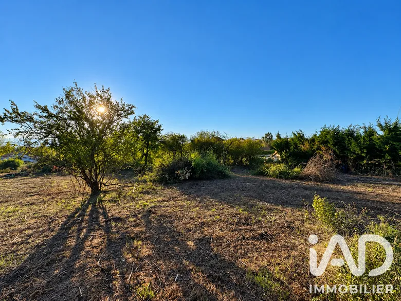 Terrain 809 m² · à Roussillon · 135 000 €