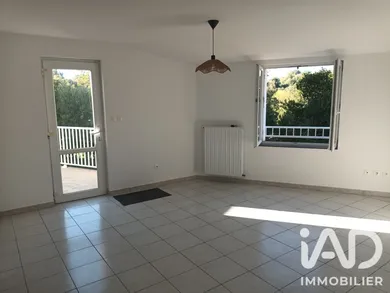 Townhouse in Bressuire (79300)