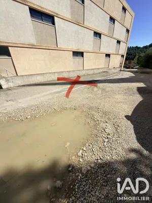 Parking in Carnoux-en-Provence (13470)