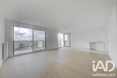 Apartment in Paris (75020)