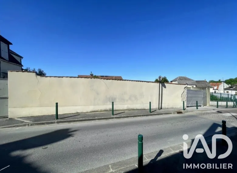 Terrain 185 m² · à Vaujours · 149 000 €
