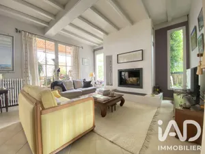House in Arveyres (33500)