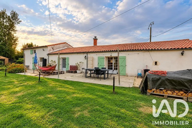 Maison 4 pièces 130 m² · à Saint-Jean-de-Liversay · 130 m² · 299 000 €