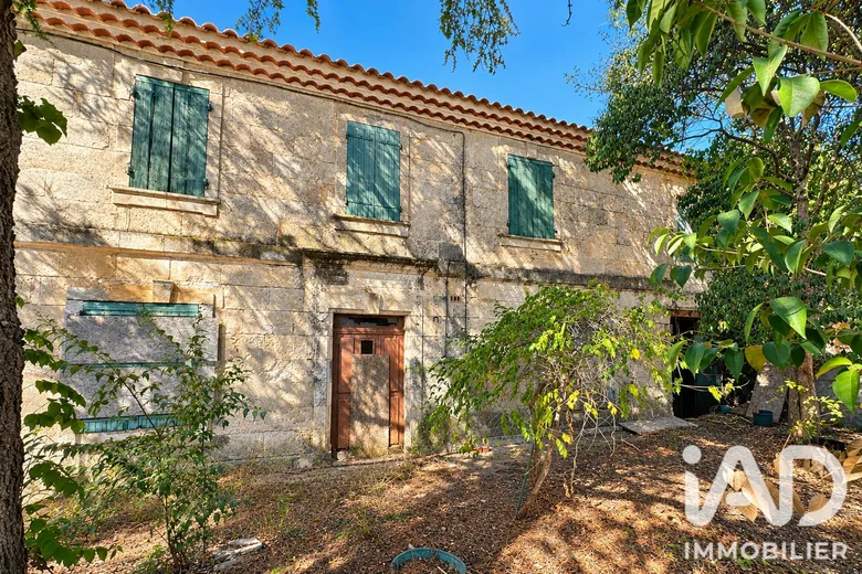 Maison 5 pièces 183 m² · à Garons · 183 m² · 214 000 €