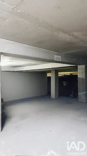 Parking in Paris (75019)