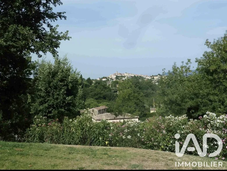 Terrain 100 m² · à Châteauneuf-Grasse · 100 m² · 860 000 €