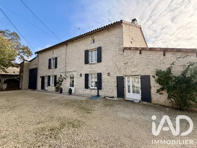 Maison de campagne à Puyréaux (16230)