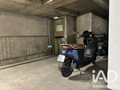 Parking à Paris (75010)