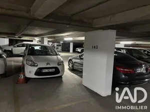 Parking à Paris (75010)
