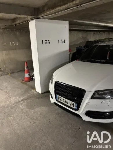Parking à Paris (75010)