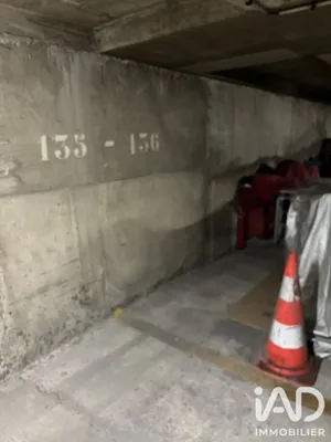 Parking à Paris (75010)
