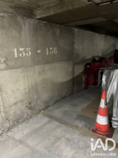 Parking à Paris (75010)