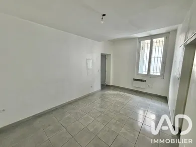 Building in Nîmes (30000)